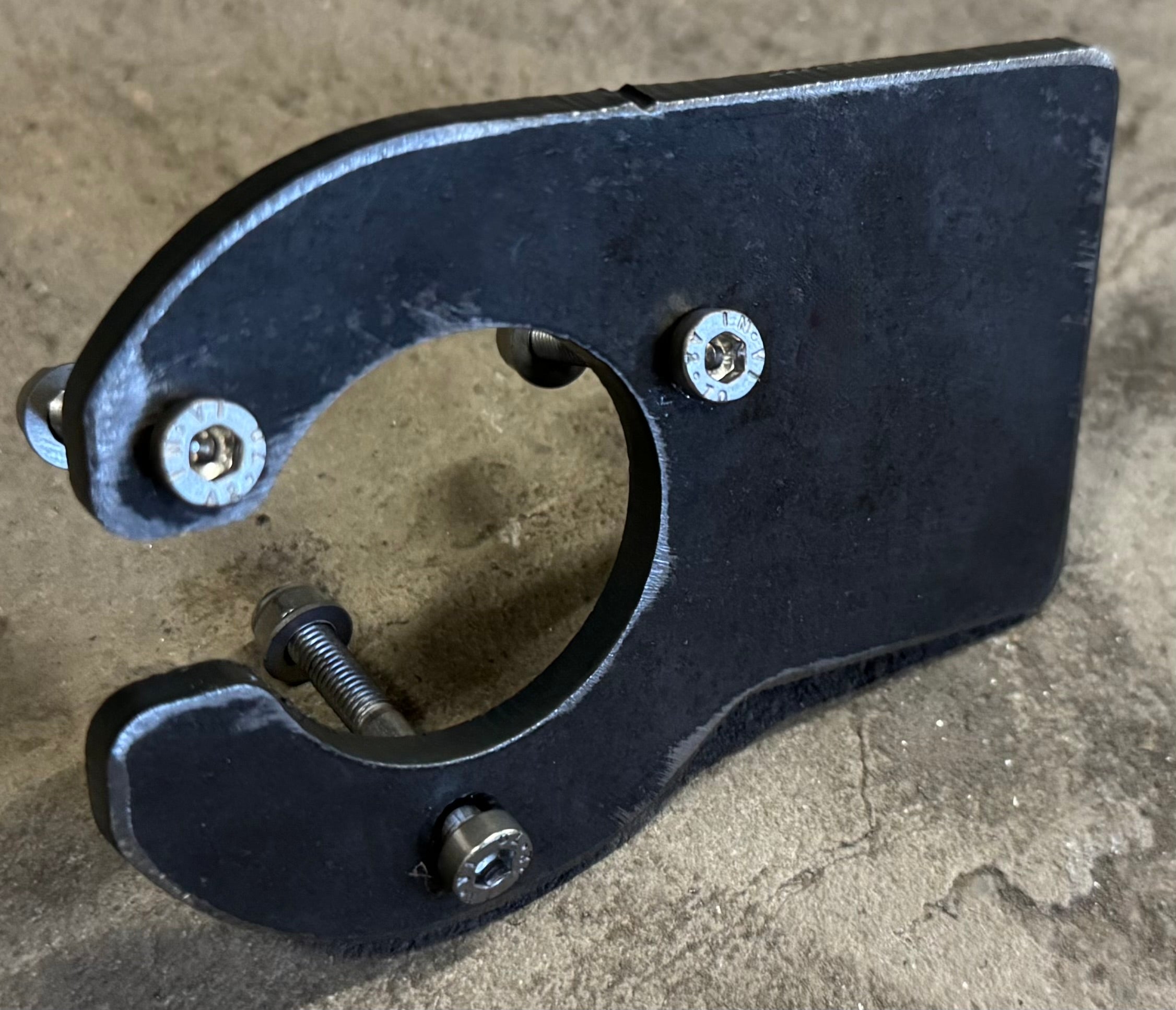 Halter für KFZ Anhänger Steckdose zum anschweißen 5mm inkl. Edelstahlschrauben