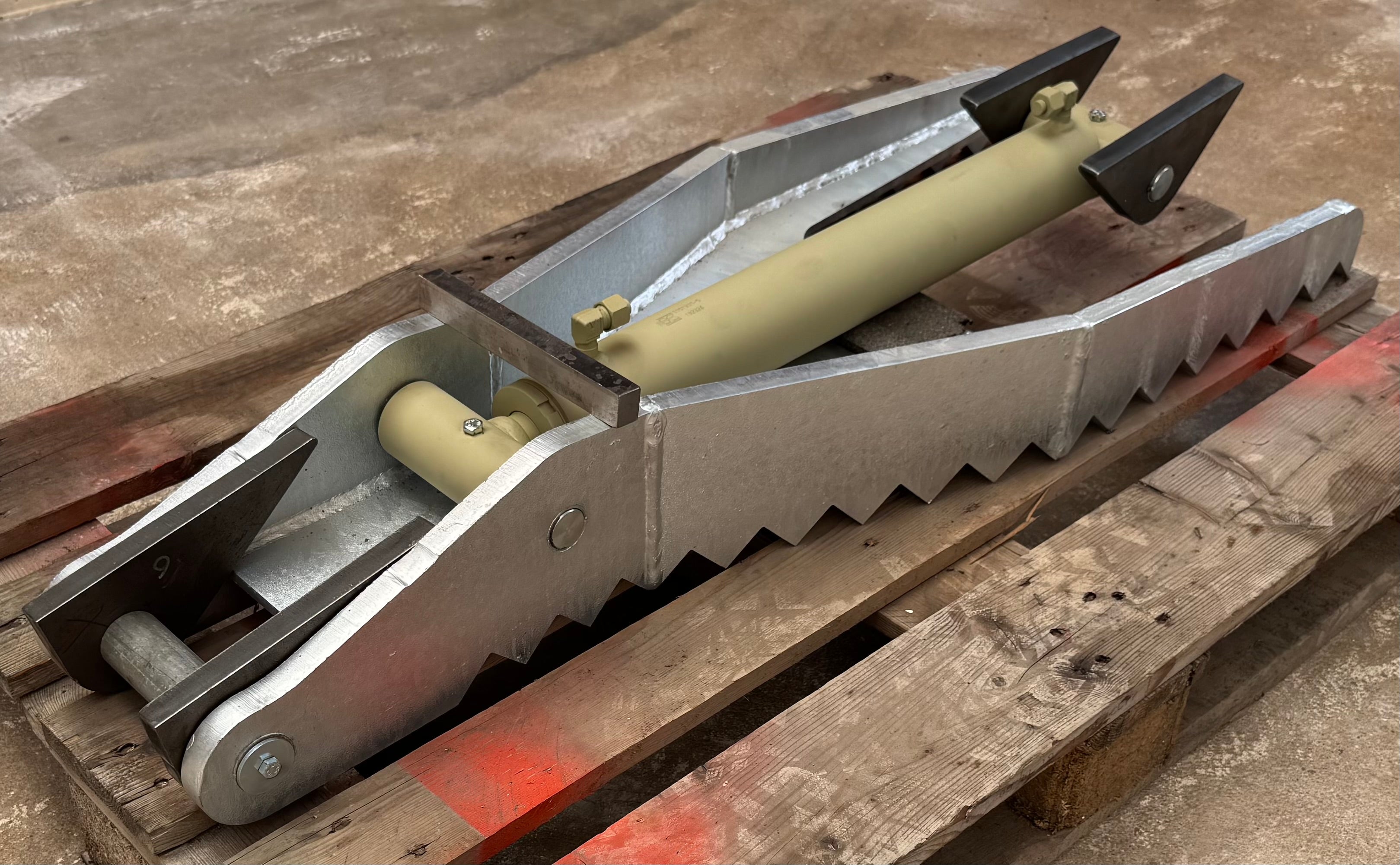 Lönartz Hydraulischer Baggerdaumen für Bagger bis 8t verzinkt