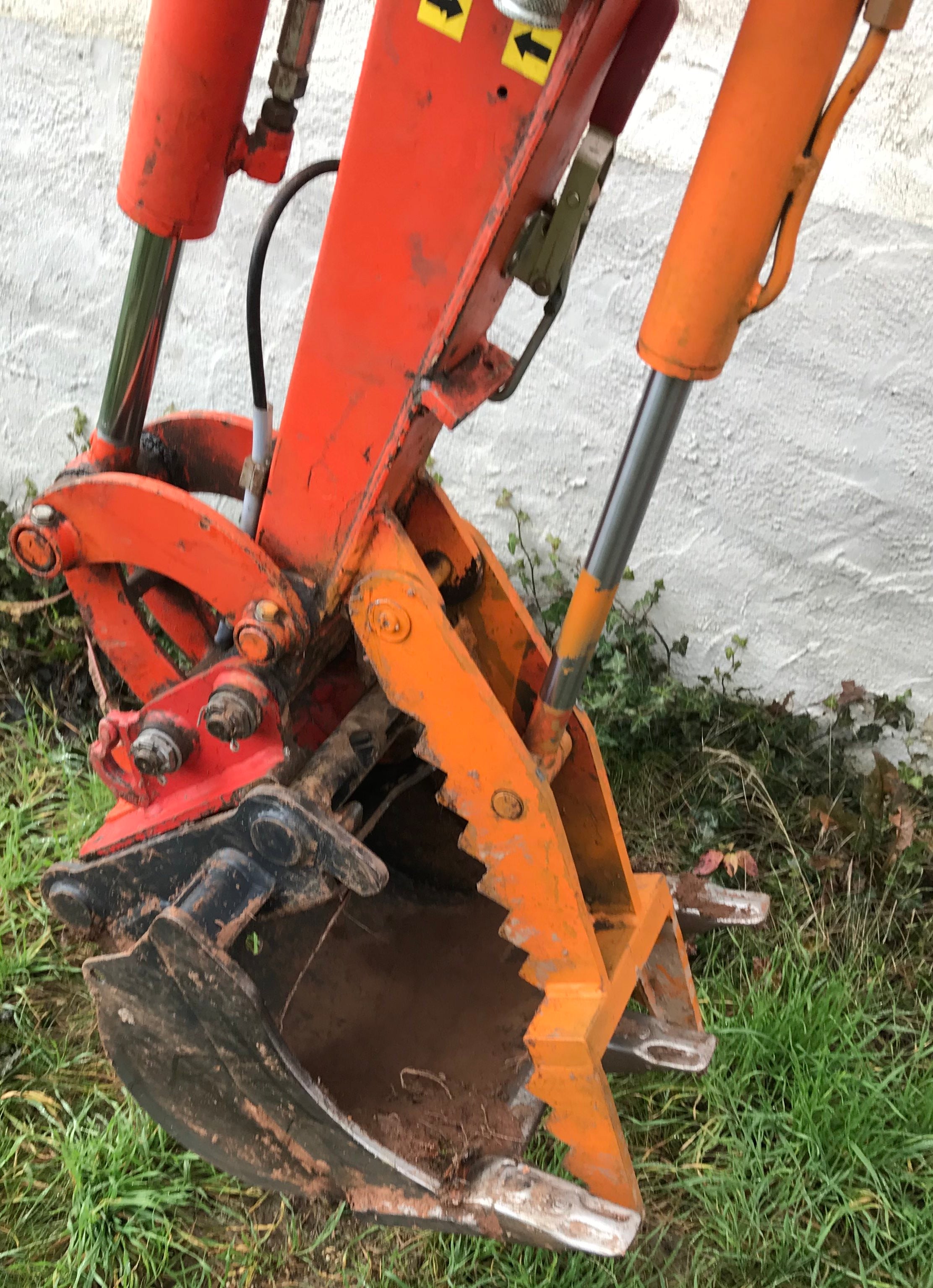 Lönartz Hydraulischer Baggerdaumen für Minibagger bis 2t verzinkt